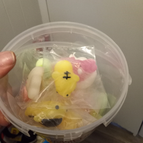 Free with any purchase/Mini squishys - Picture 2 of 6